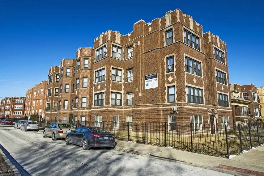 1704 W 77TH ST, CHICAGO, IL 60620
